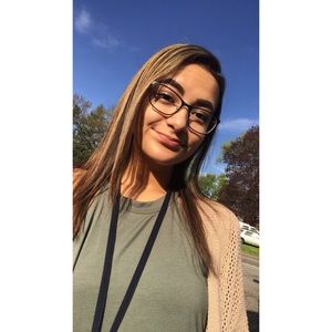 Meet your Posher, Karyme